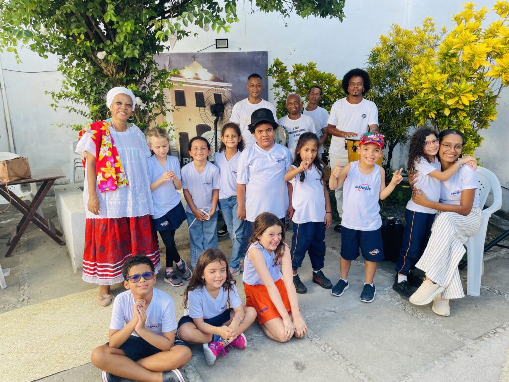 Turma do 2º ano em Cachoeira, Bahia, na aula de campo 